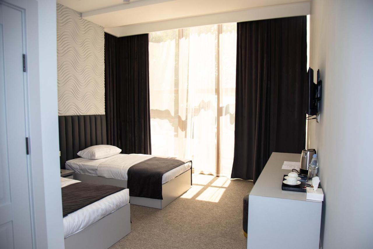 Hotel Port Plaza Evn P'arak'ar Exterior foto