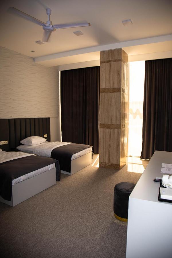 Hotel Port Plaza Evn P'arak'ar Exterior foto