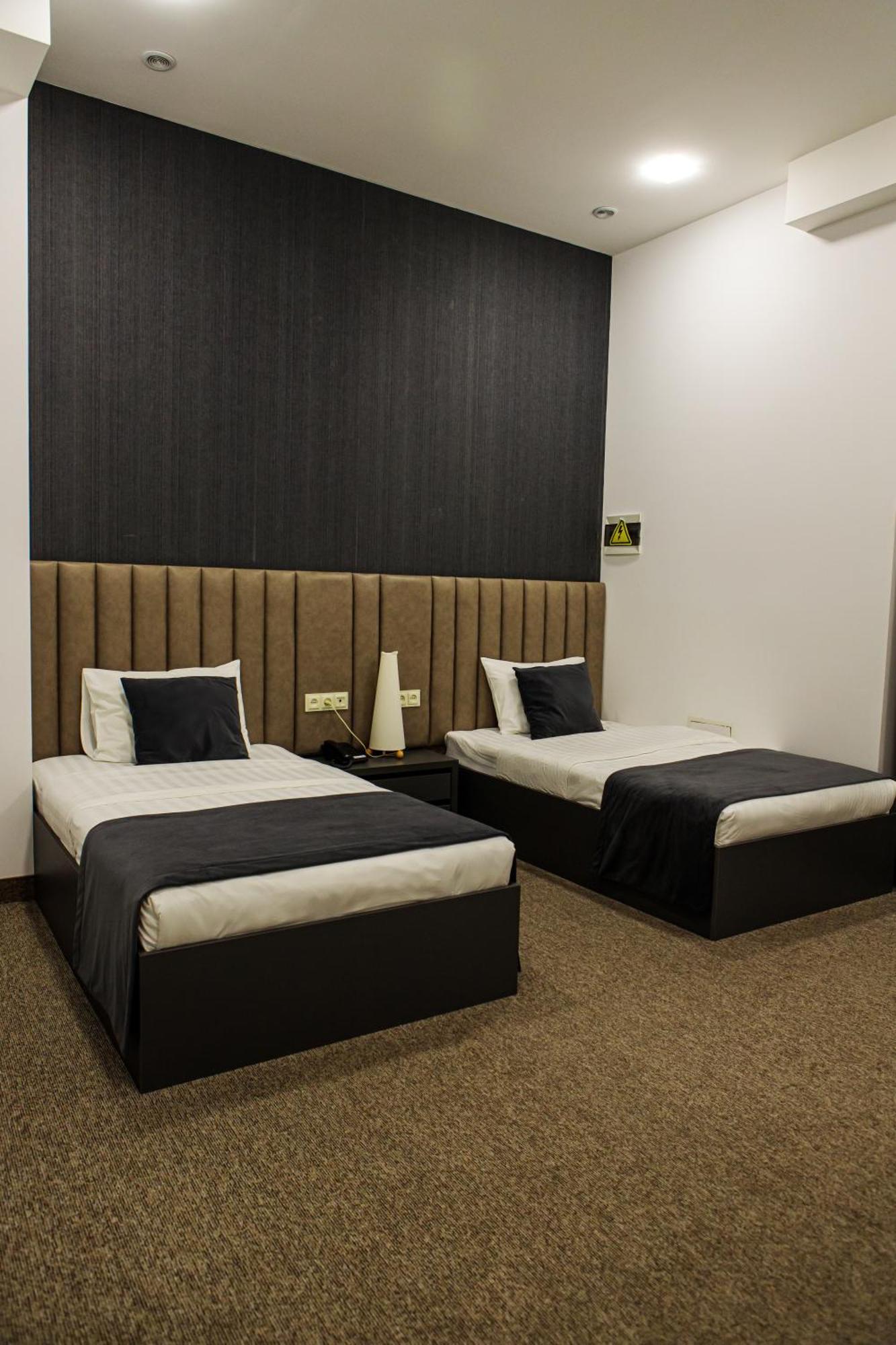 Hotel Port Plaza Evn P'arak'ar Exterior foto